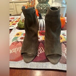 Jessica Simpson Booties size 7.5m